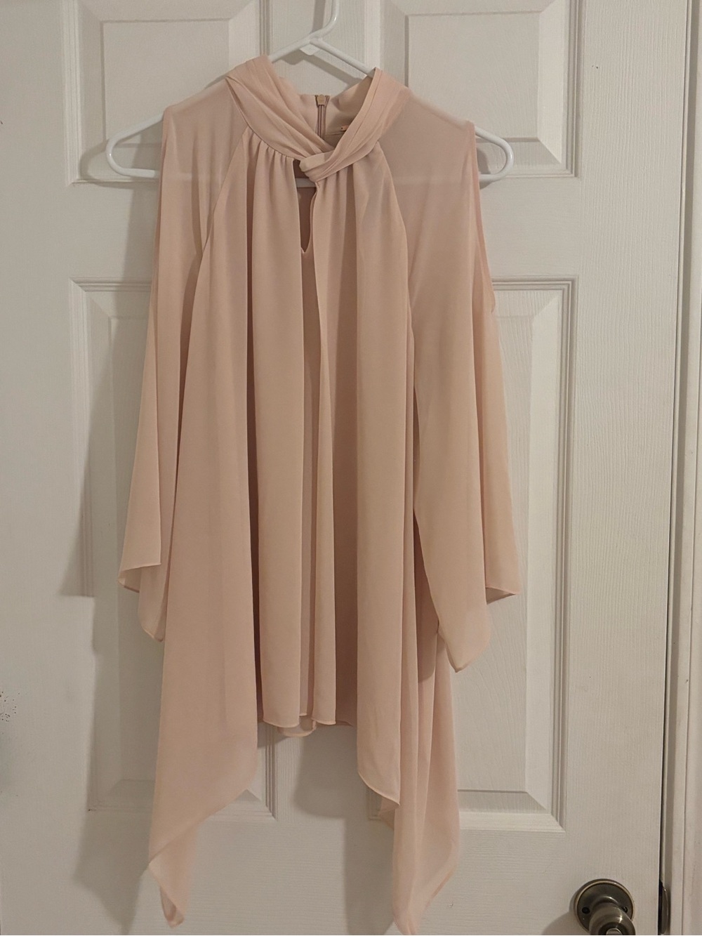 Chico‘s black label blouse size 2 dusty pink; twisted neck; crêpe material EUC